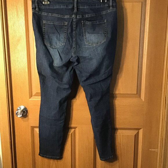 d. Jeans 14W Blue Jeans - Picture 2 of 2
